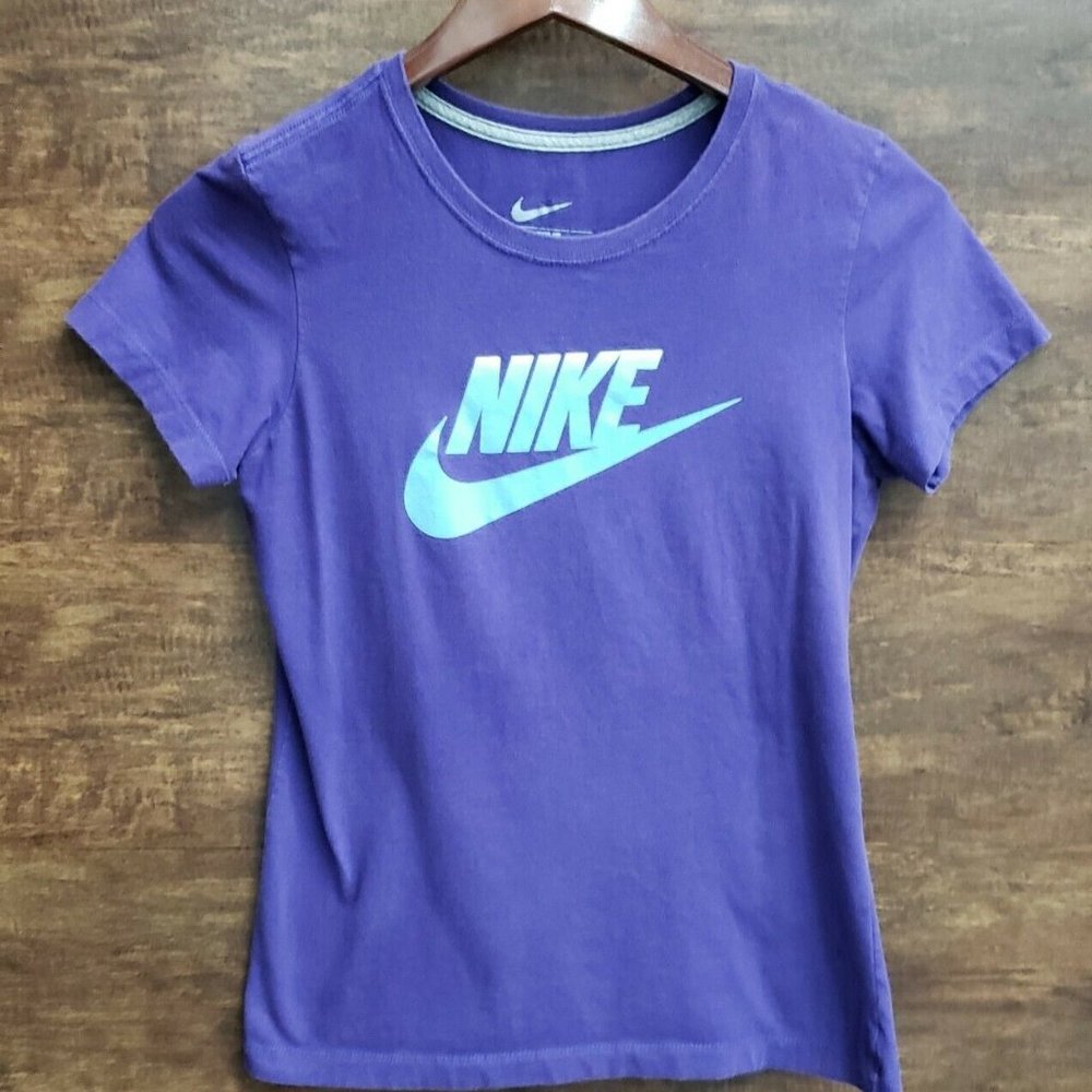 Women's Large Nike Slim fit Short Sleeve Purple L